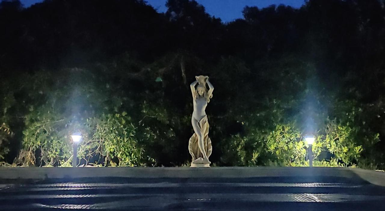 Offrez-Vous Un Sejour Dans Notre Gite A Entressen Une Grande Piscine Pour Se Rafraichir ,Un Espace De Jeux Pour Enfants Pour Des Heures De Divertissement Un Terrain De Petanque Pour Des Parties Endiablees Exterior foto