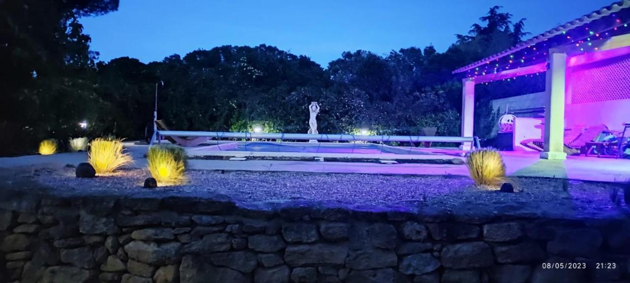 Offrez-Vous Un Sejour Dans Notre Gite A Entressen Une Grande Piscine Pour Se Rafraichir ,Un Espace De Jeux Pour Enfants Pour Des Heures De Divertissement Un Terrain De Petanque Pour Des Parties Endiablees Exterior foto